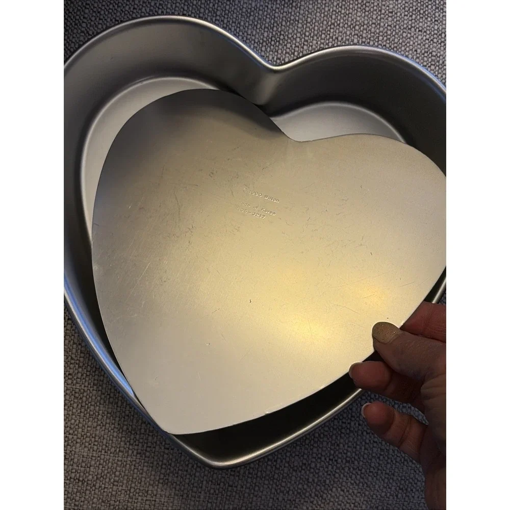 Vintage 1990 WILTON Heart Cake Pan 9 1/2